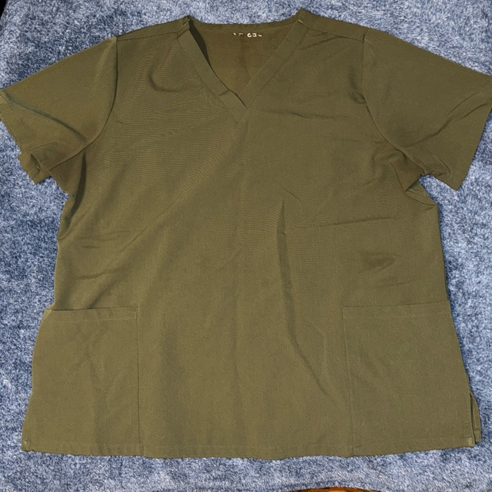 Mandala 6 Pocket Scrub Top Olive